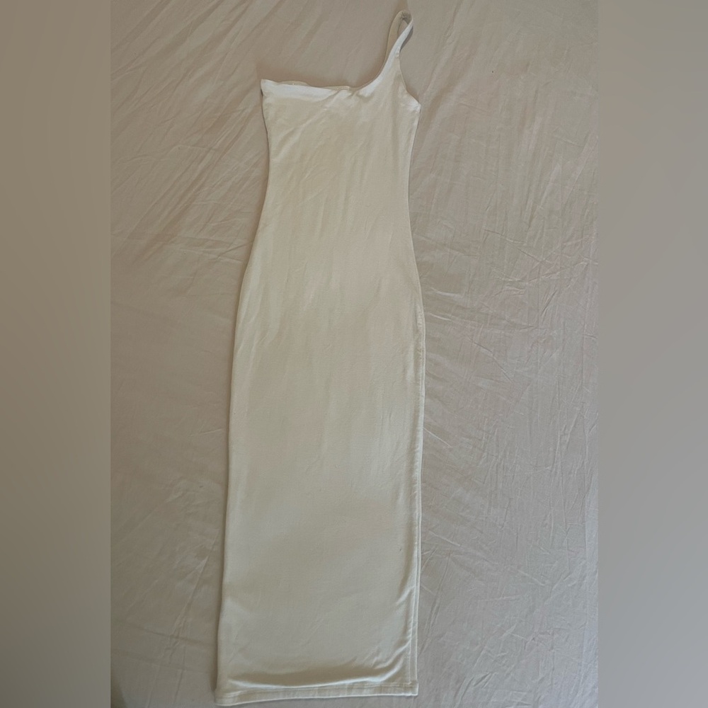 Reona Elegant One-Shoulder White Dress - Picture 3 of 6